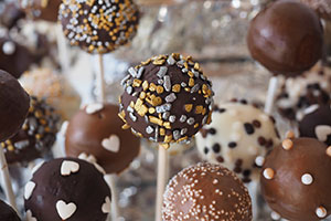 bonbon bouchée au chocolat fourrage gaufrettes ou biscuit