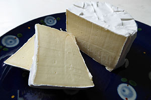 fromage à pâte molle et croûte mixte colorée