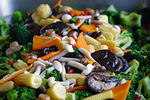 poêlée de légumes assaisonnés à l'asiatique ou wok de légumes surgelée