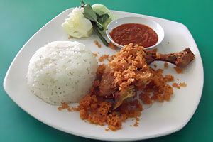 riz blanc cuit avec poulet