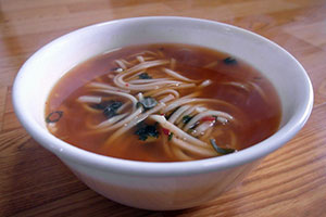 soupe asiatique avec pâtes préemballée à réchauffer