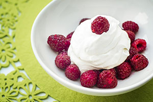 yaourt à la grecque sur lit de fruits